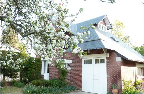 Saint-Just-en-Chaussee Cottage | Vacation home in a quiet, green setting