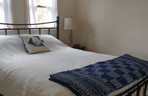 Valois Apartment | Vacation Getaway, Amazing Views3 night minimum, sleeps 2