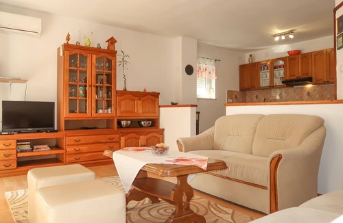 Jadranovo House | Vacation home Mila by Interhome