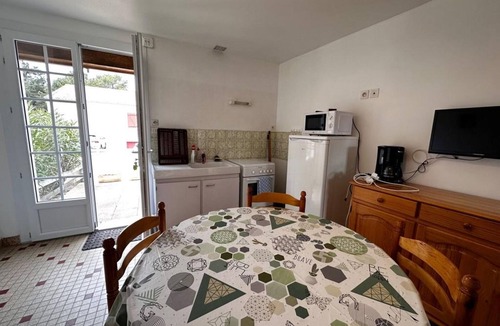 Notre-Dame-de-Monts House | Vacation Home Notre Dame-de-Monts - 4 Pers - Pets Allowed