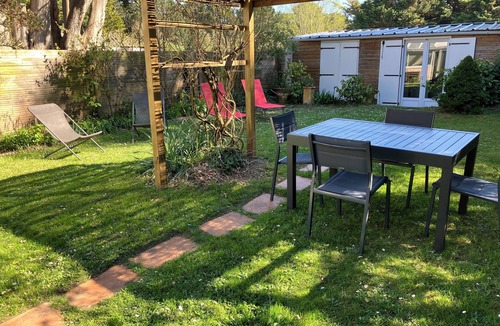 Saint-Coulomb House | Vacation home 2 steps from the beach