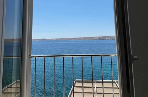Lukovo Sugarje House | Vacation home Alessandro with whirlpool, directly by the sea