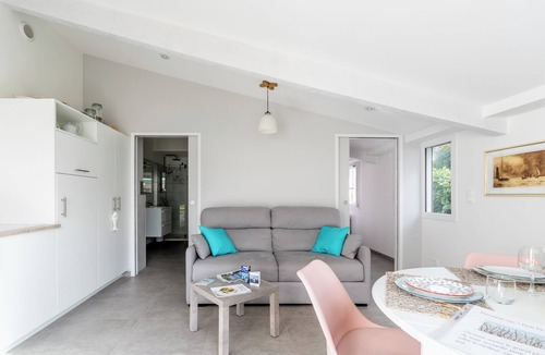 Pornic House | Vacation Home "Bois Flottés - Maisonnette 700m Mer" with Private Terrace, Private Garden & Wi-Fi