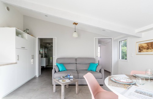 Pornic House | Vacation Home "Bois Flottés - Maisonnette 700m Mer" with Private Terrace, Private Garden & Wi-Fi