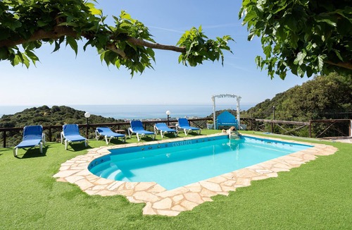 Malgrat de Mar House | Vacation Home "Can di Luca" with Sea View, Pool & Wi-Fi