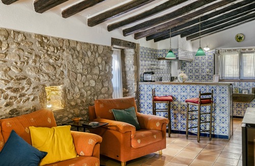 Cantallops House | Vacation Home "Can Cortada" with Mountain View, Private Terrace & Barbecue