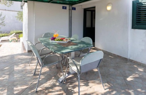 Komarna House | Vacation home Dubra by Interhome