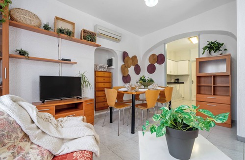 Deltebre House | Vacation Home "Ebre Home" with Private Mini Pool, 3 Private Terraces & Wi-Fi