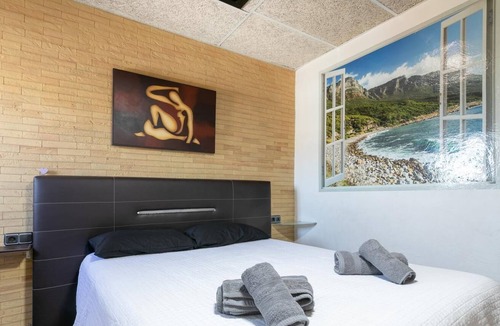 Alicante House | Vacation Home "Estrella De Mar" with Private Terrace, Shared Terrace & Wi-Fi