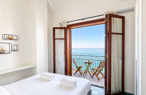 Scilla Apartment | Vacation home facing the sea in Scylla