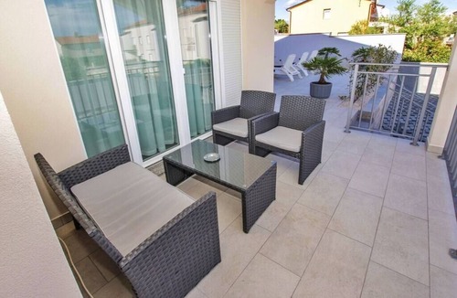 Dajla Villa | Vacation home for 8 with pool, 2 km from the beach