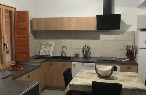 Deltebre House | Vacation home for up to 7 people, with enclosed grounds and private parking.