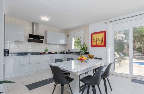 El Mas Isaac House | Vacation home Golden by Interhome
