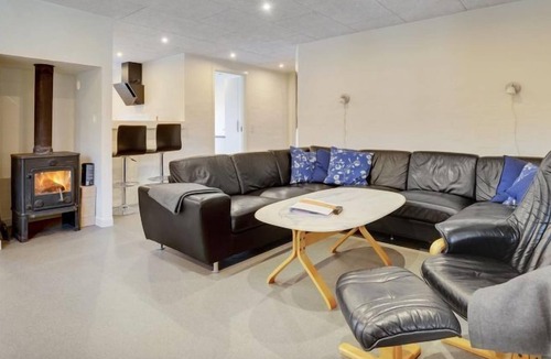 Øby House | Vacation home "Hanni" - 1.4km from the sea in Western Jutland in Ulfborg - 14 persons, 6 bedrooms