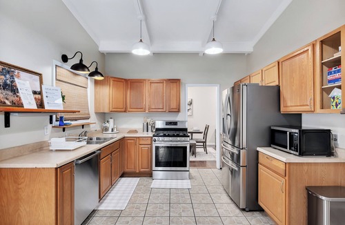 Albany House | Vacation Home in Albany