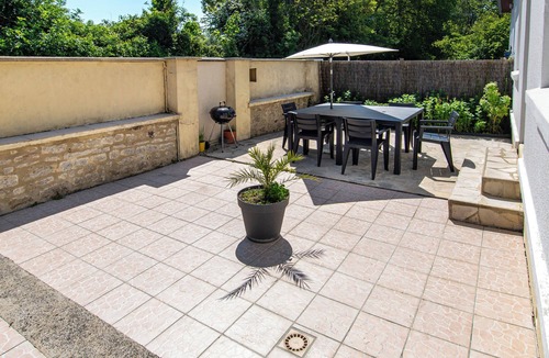 Sainte-Honorine-des-Pertes House | Vacation home in Normandy