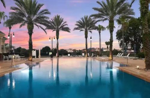Lake Berkley House | Vacation Home in Orlando Florida Close to Disney