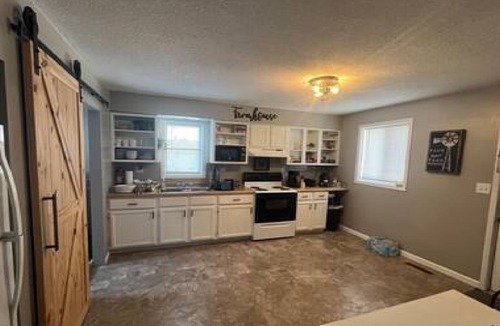 Marshland Apartment | Vacation home in Fountain City, steps from Mississippi River