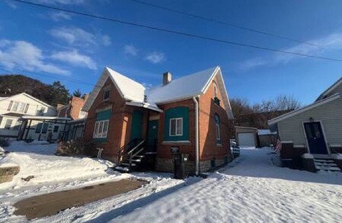Marshland Apartment | Vacation home in Fountain City, steps from Mississippi River
