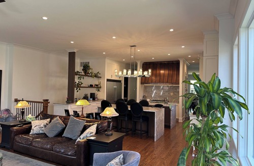 North Center House | Vacation home just 2 minutes drive to Wrigley Field