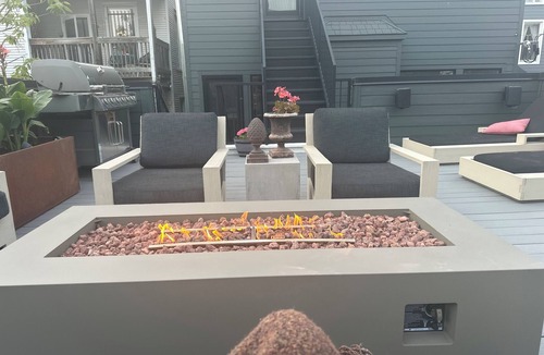 North Center House | Vacation home just 2 minutes drive to Wrigley Field