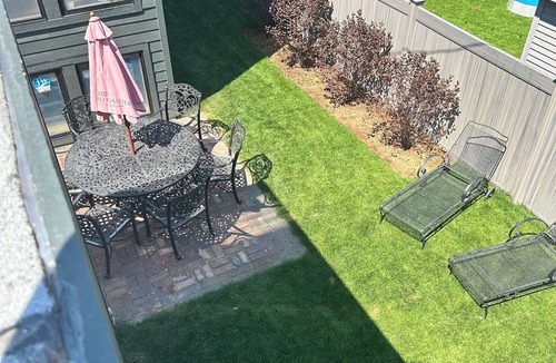 North Center House | Vacation home just 2 minutes drive to Wrigley Field