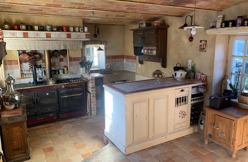 Garancieres House | Vacation Home "La Maison Du Grand Maronnier" with Wi-Fi