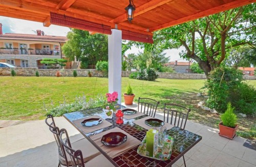 Vabriga House | Vacation home Ledi by Interhome