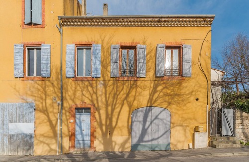 Reillanne House | Vacation Home "Les Marronniers Du Luberon" with Private Terrace, Private Garden & Wi-Fi