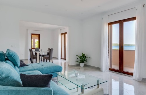 Novigrad House | Vacation home Lorena by Interhome