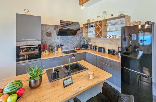 Jarebinjak House | Vacation home Lynn by Interhome