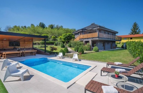 Bosiljevo House | Vacation home Mia by Interhome