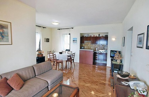 Mali Iz House | Vacation home Mirta by Interhome