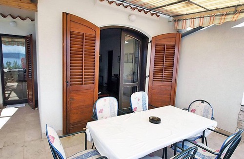 Mali Iz House | Vacation home Mirta by Interhome