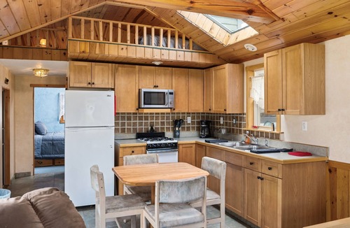 Russell Cabin | Vacation Home Rental PM 51