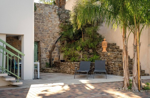 Giens House | Vacation home right on the water, ideal for families and water sports enthusiasts.