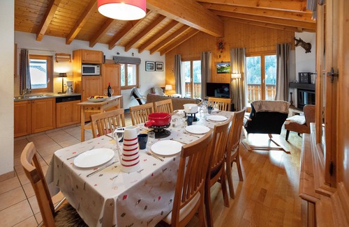 Ovronnaz House | Vacation home Ropiar by Interhome