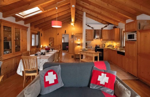 Ovronnaz House | Vacation home Ropiar by Interhome