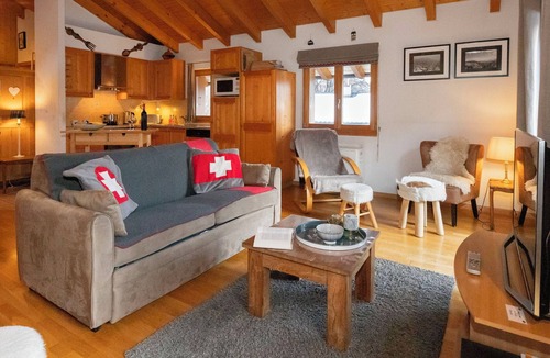 Ovronnaz House | Vacation home Ropiar by Interhome