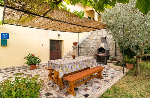 Pican House | Vacation home Sonja by Interhome