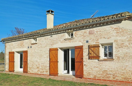 L'Honor-de-Cos House | Vacation home Touzy by Interhome