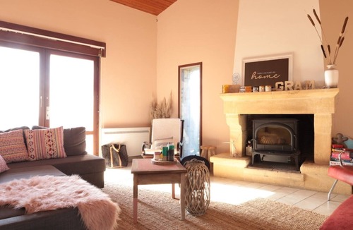 Tombeboeuf House | Vacation Home “Villa with 360° Views in a Peaceful Setting” with Lake View, Private Pool & Wi-Fi