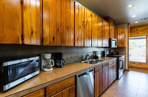 Sabinal House | Vacation Home with open floor plan and pool