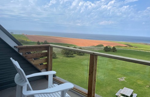 Park Corner House | Vacation Home With Panoramic Ocean Views, Only a 3 Minute Drive From Beach