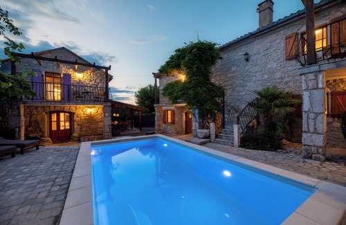 Gabonjin House | Vacation home with pool in Gabonijn