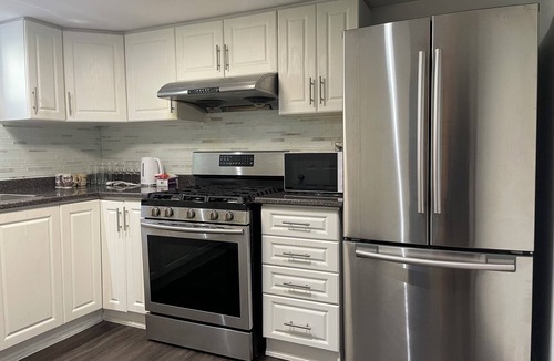 Etobicoke House | Vacation house Entire floor LUX Subway Airport
