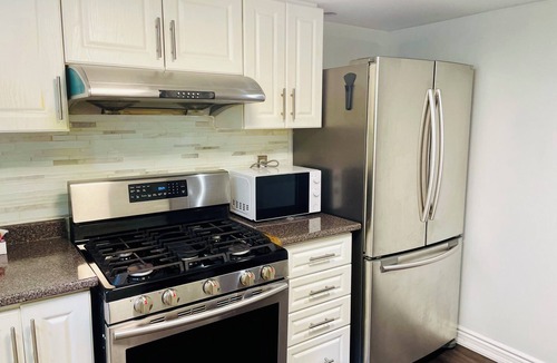 Etobicoke House | Vacation house Entire floor LUX Subway Airport