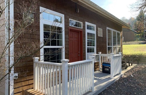 Mayfield House | Vacation House Near Lake, Hiking Trails, Fishing and Much More.