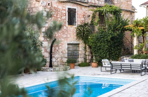 Supetar House | Vacation house Šumica with heated pool, air-conditioned!
