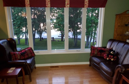 Plantagenet House | VACATION in 🇨🇦 CANADA 🇨🇦: Pet Friendly All-Season Getaway by the Ottawa River